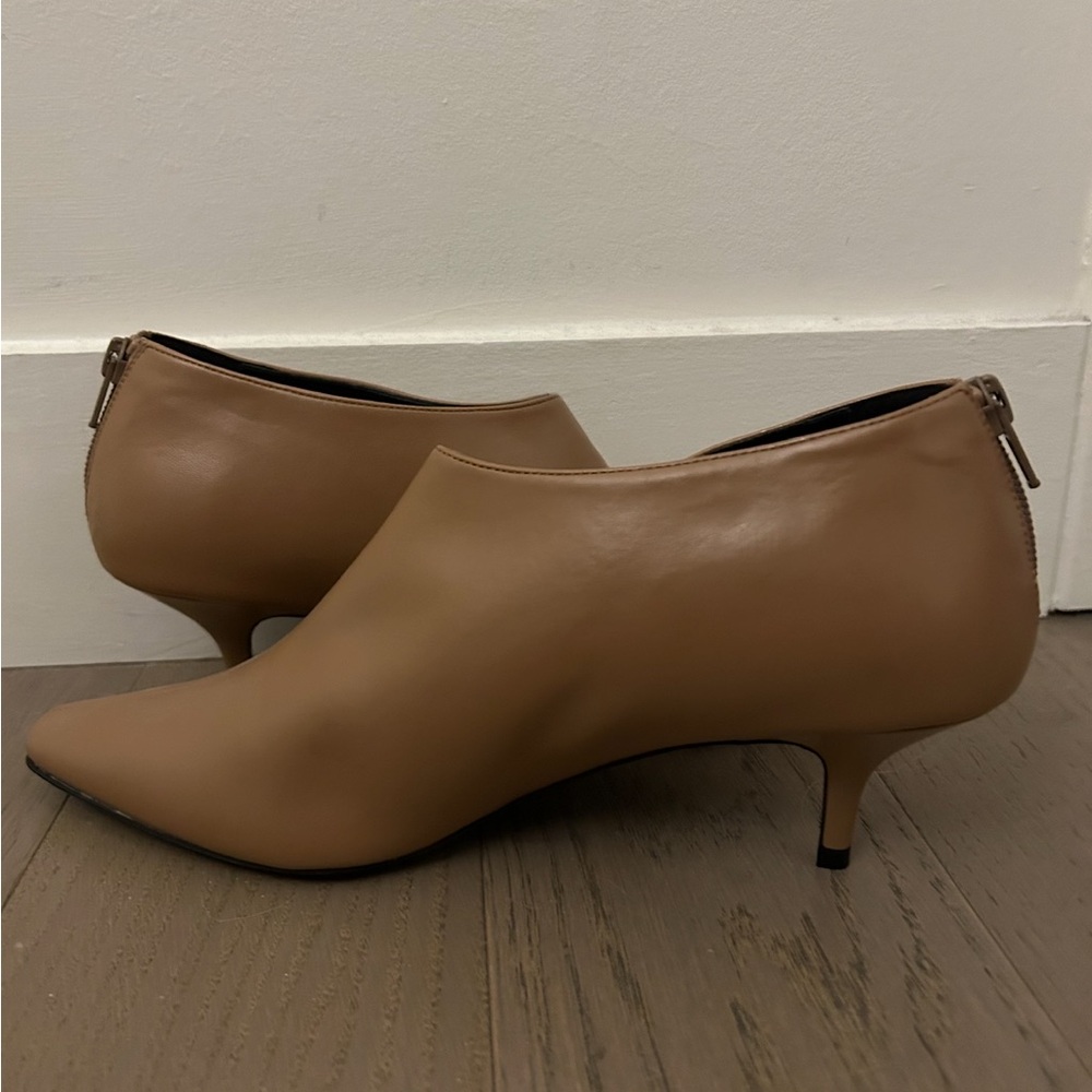 Stella McCartney Tan Pointed Low Kitten Heel Ankle Booties Size: 39 (8.5)